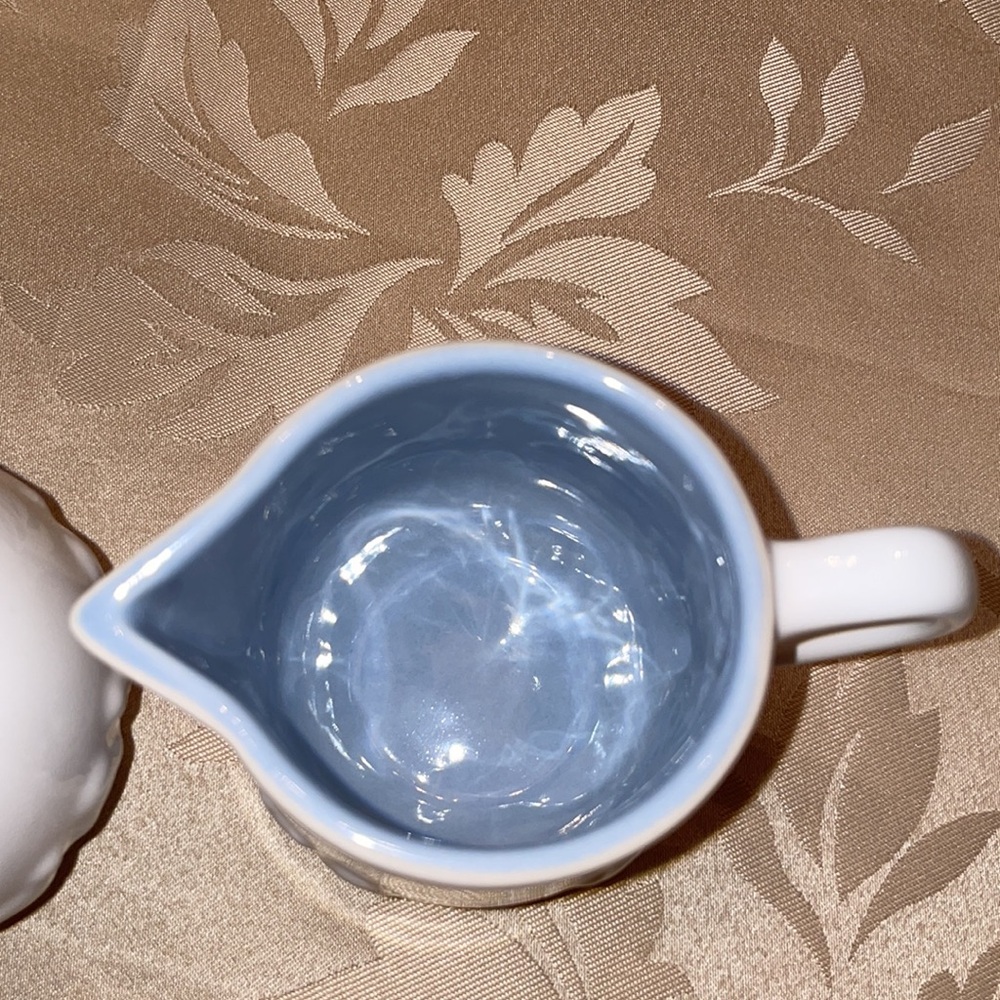 Disney Gourmet Mickey Creamer and Sugar Bowl - Picture 4 of 7